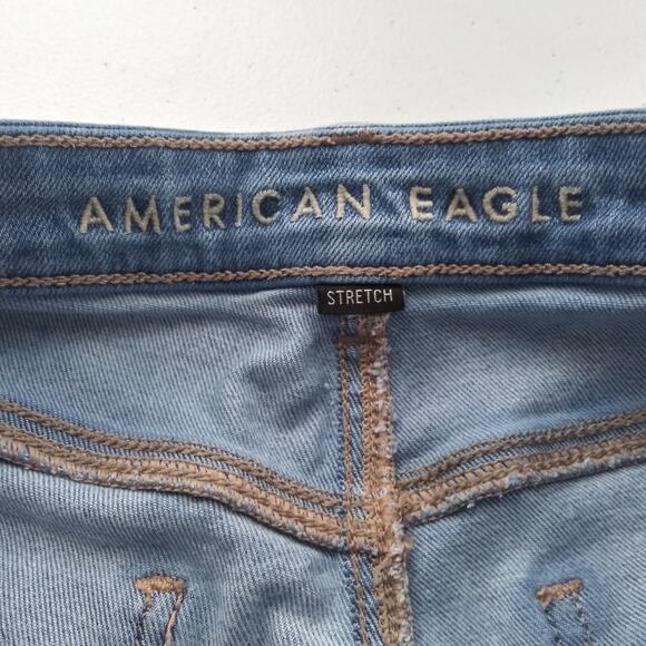 American Eagle Stretch Light Wash Mom Short Size 8 - Picture 5 of 7